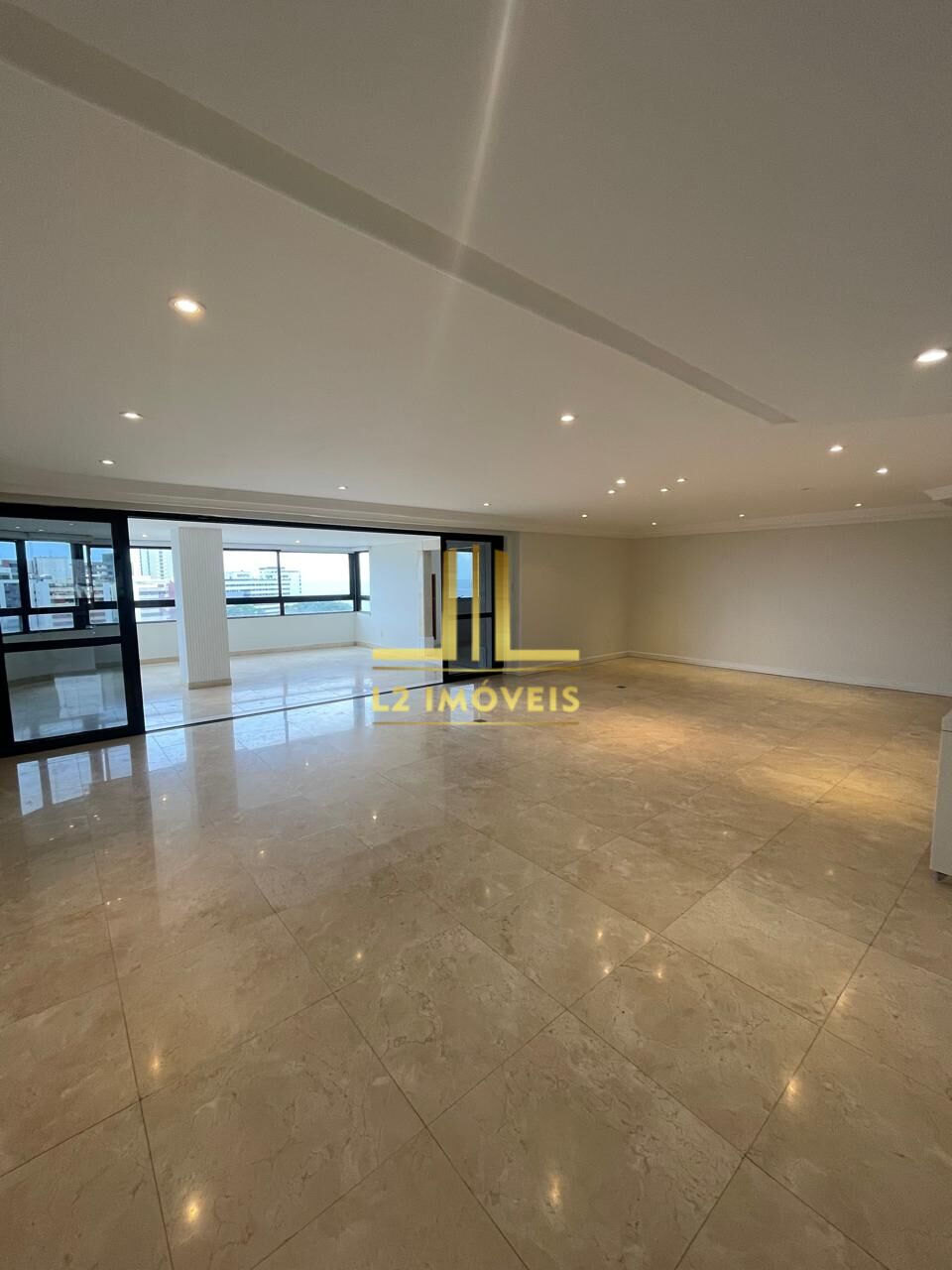 Apartamento à venda com 4 quartos, 298m² - Foto 1