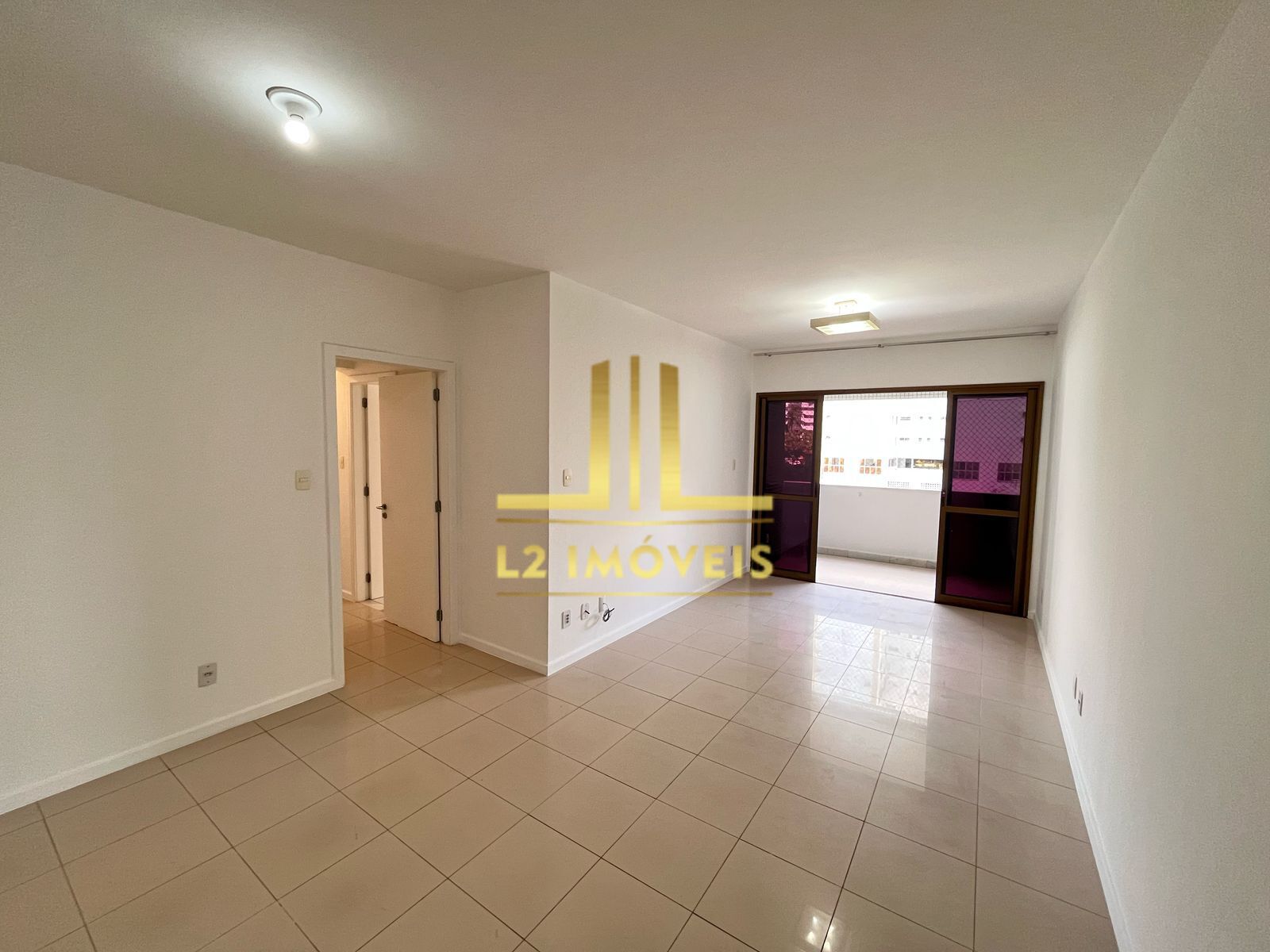 Apartamento à venda com 3 quartos, 112m² - Foto 2