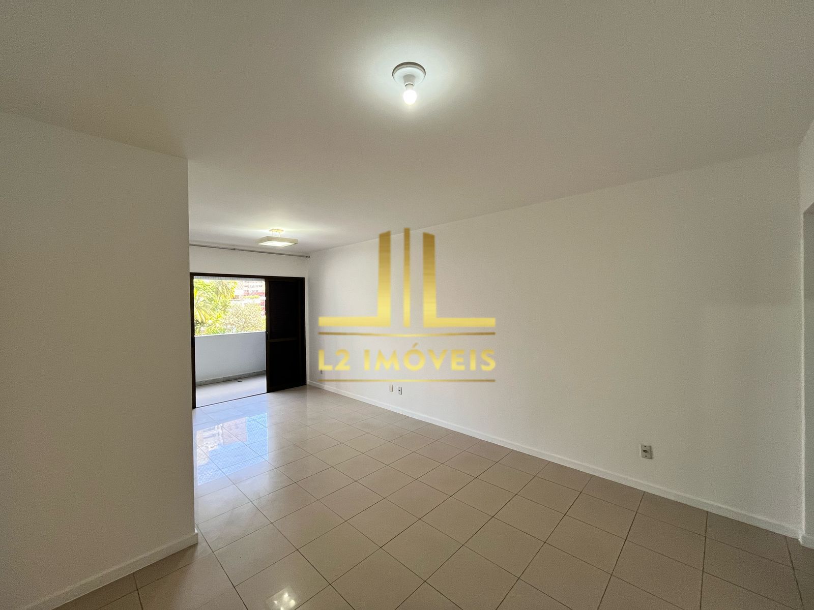 Apartamento à venda com 3 quartos, 112m² - Foto 1