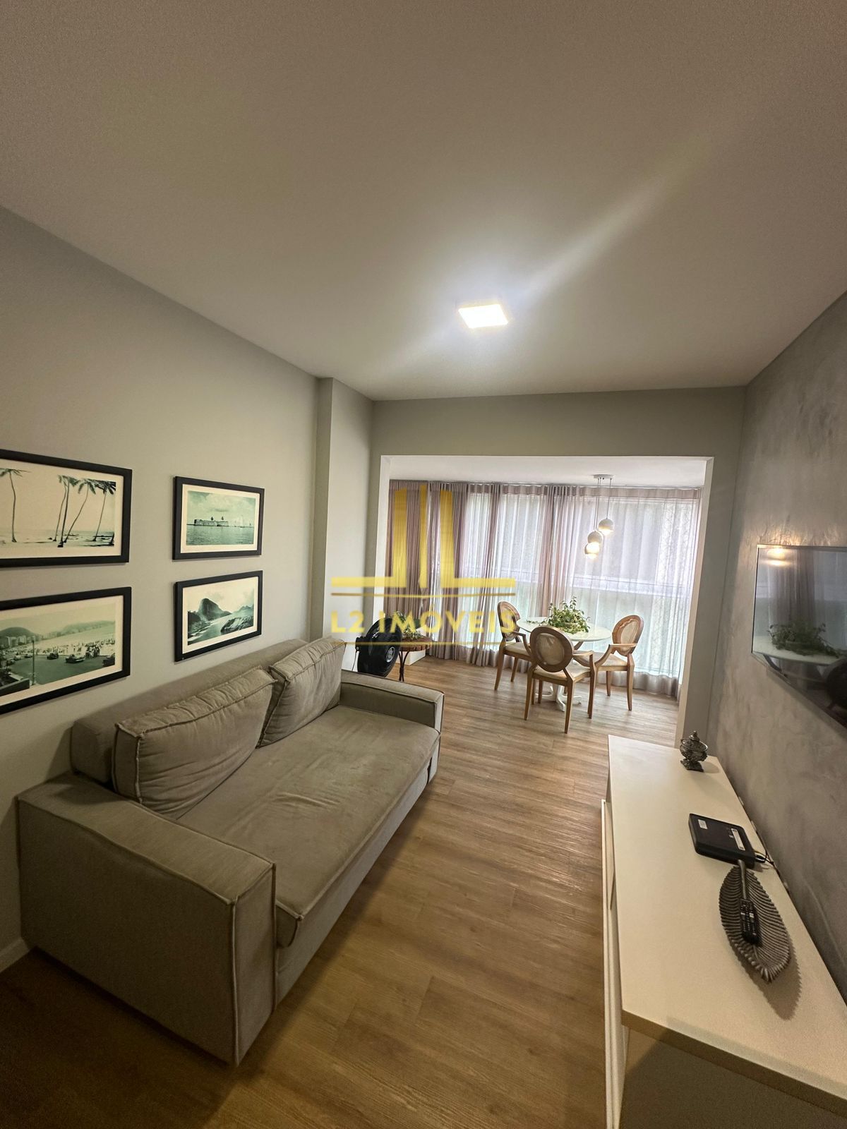 Apartamento à venda com 2 quartos, 70m² - Foto 3