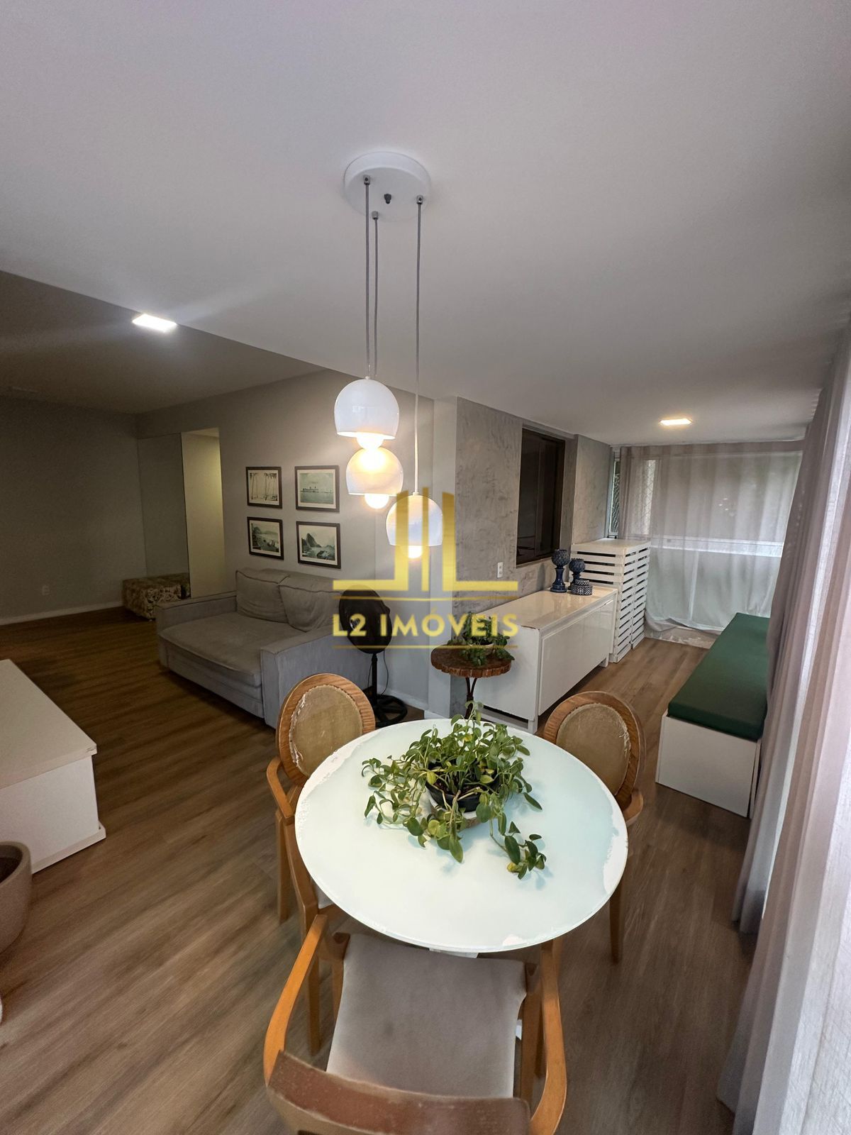 Apartamento à venda com 2 quartos, 70m² - Foto 2