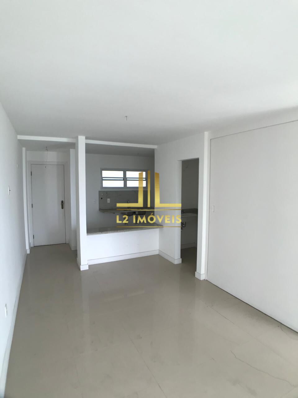 Apartamento à venda com 1 quarto, 60m² - Foto 2