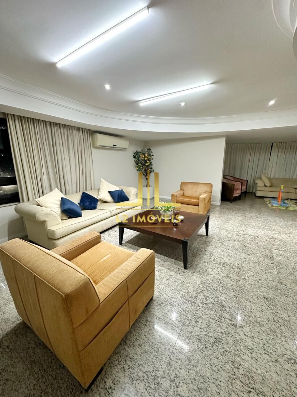 Apartamento à venda com 4 quartos, 255m² - Foto 1