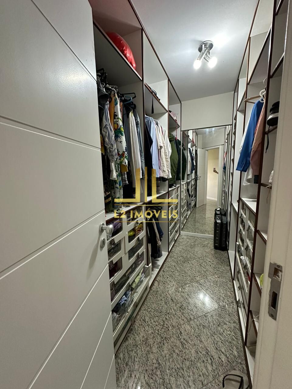 Apartamento à venda com 4 quartos, 255m² - Foto 12