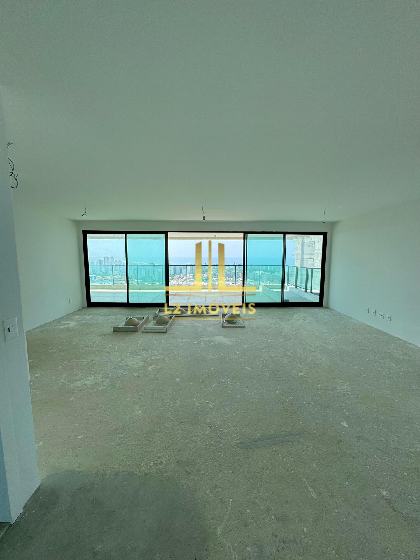 Apartamento à venda com 4 quartos, 210m² - Foto 1