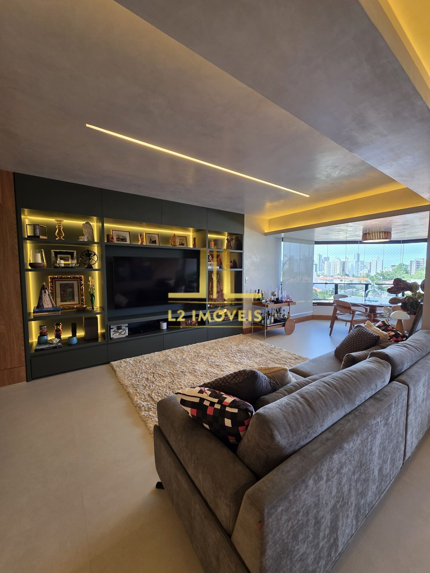 Apartamento à venda com 4 quartos, 178m² - Foto 2