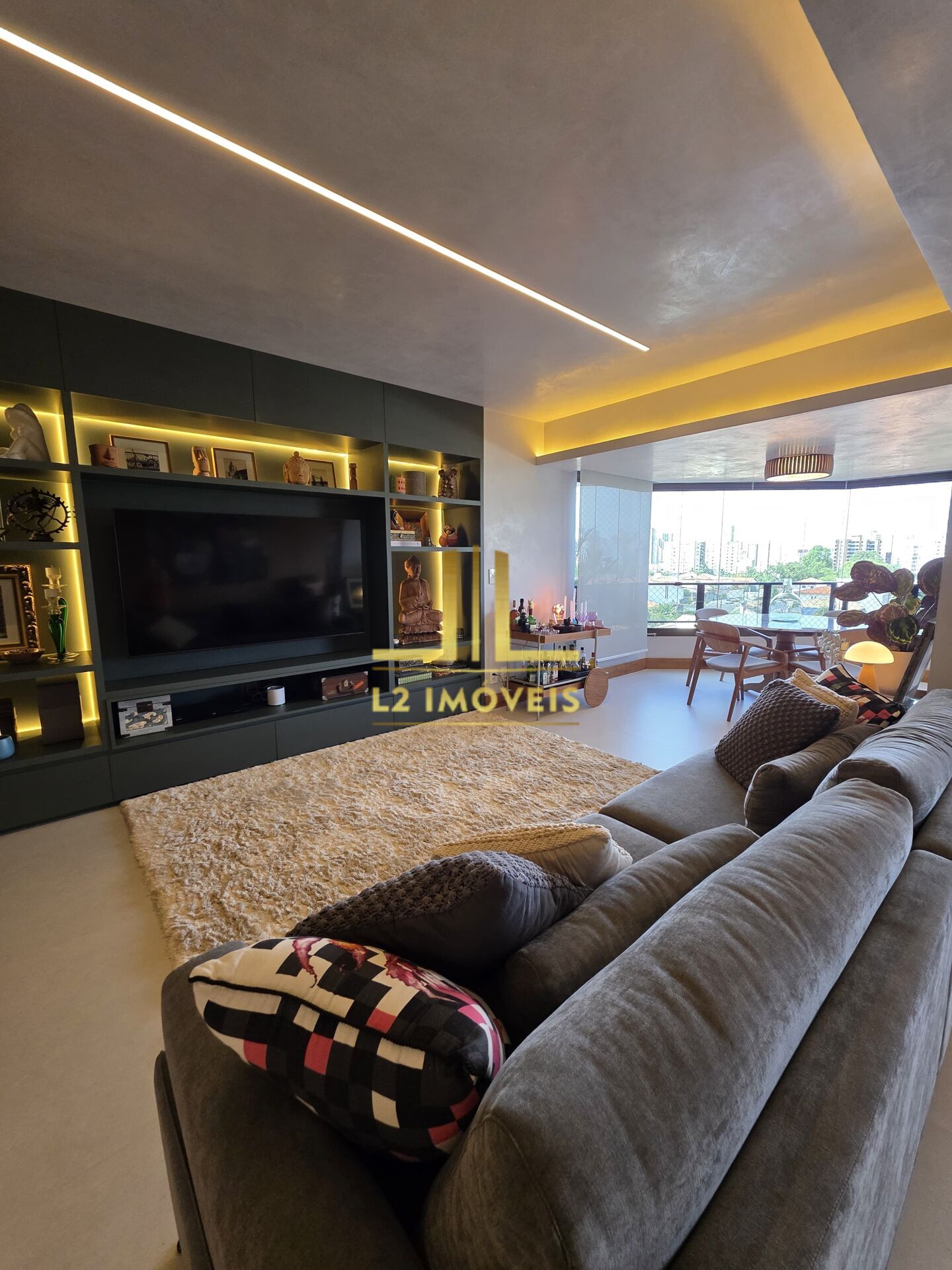 Apartamento à venda com 4 quartos, 178m² - Foto 1