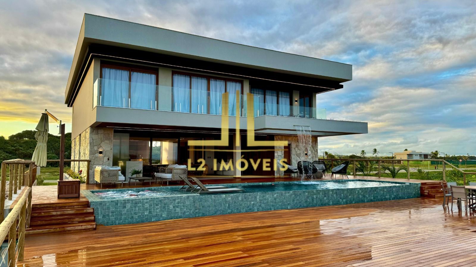 Casa à venda com 8 quartos, 615m² - Foto 2