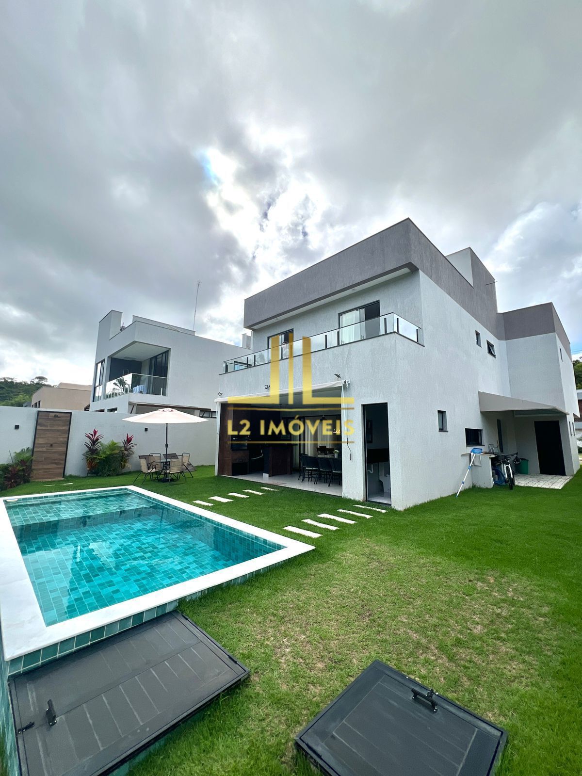 Casa à venda com 4 quartos, 273m² - Foto 3