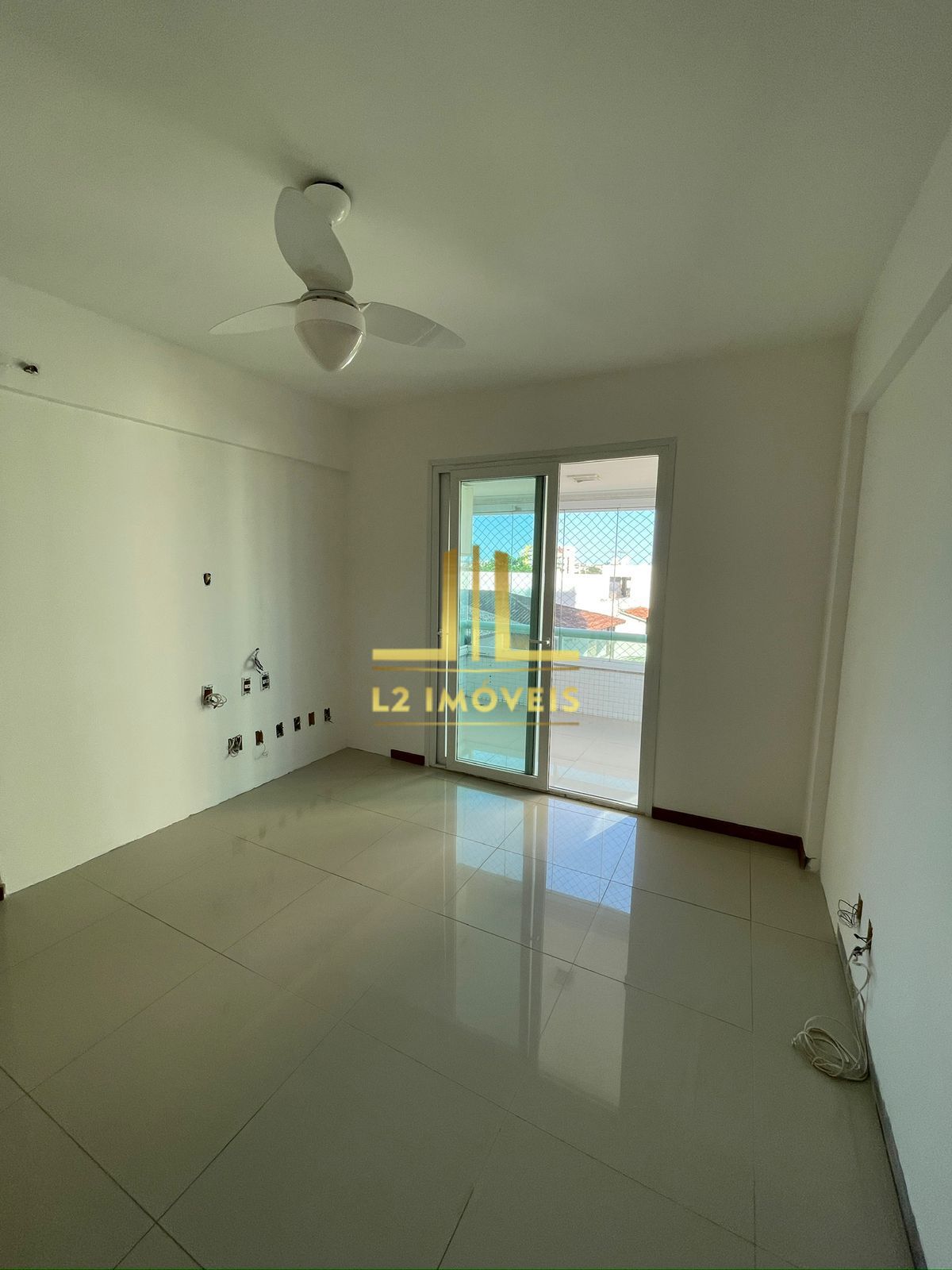 Apartamento à venda com 3 quartos, 105m² - Foto 2