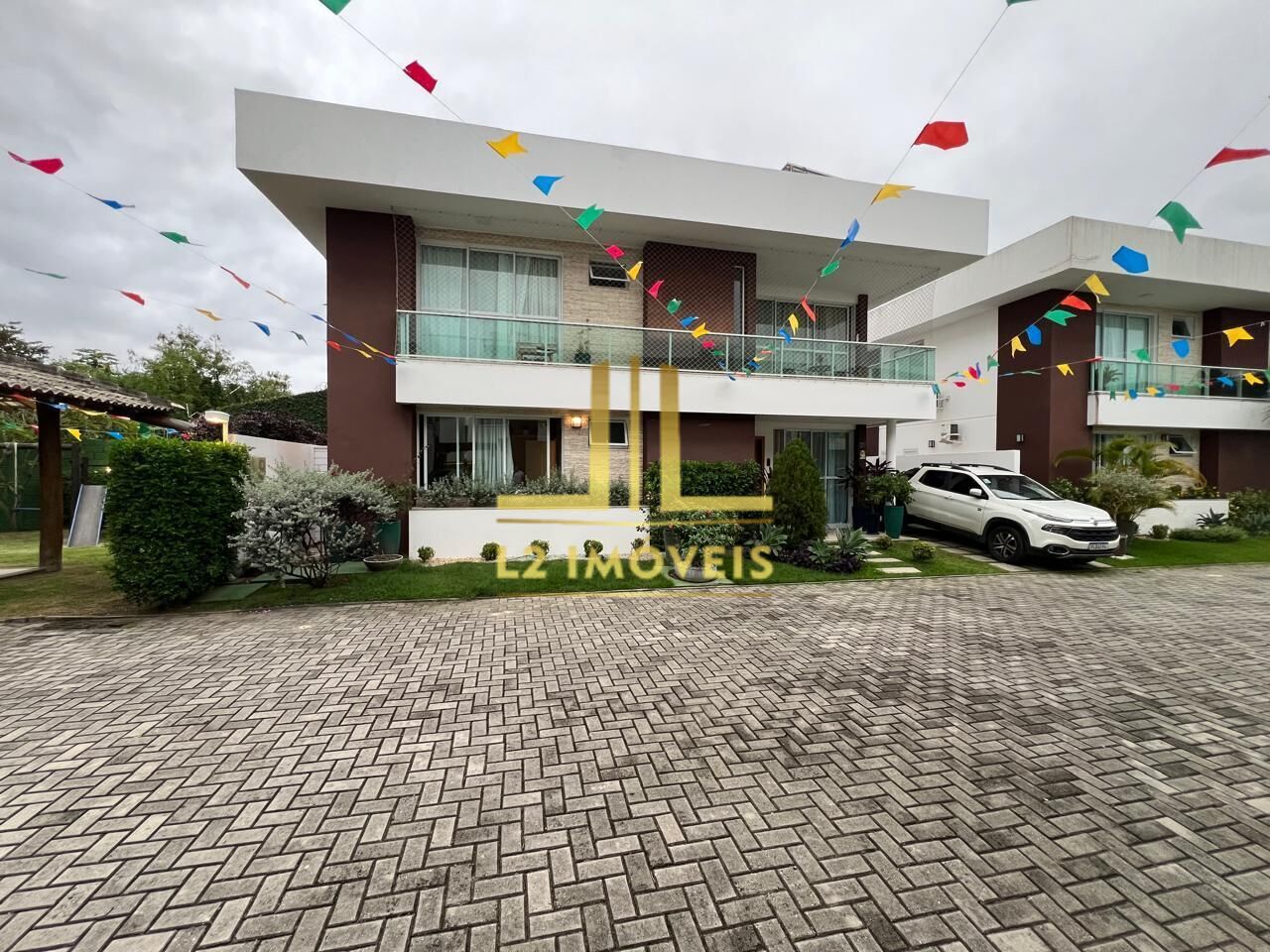 Casa à venda com 4 quartos, 177m² - Foto 1