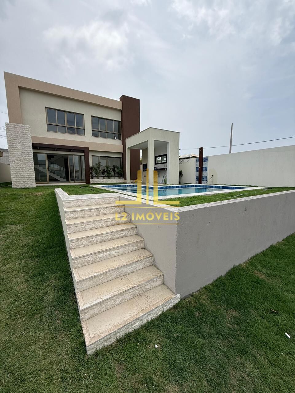 Casa à venda com 5 quartos, 206m² - Foto 1