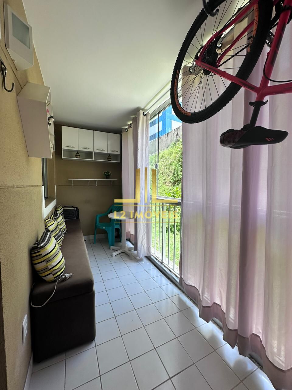 Apartamento - Buraquinho