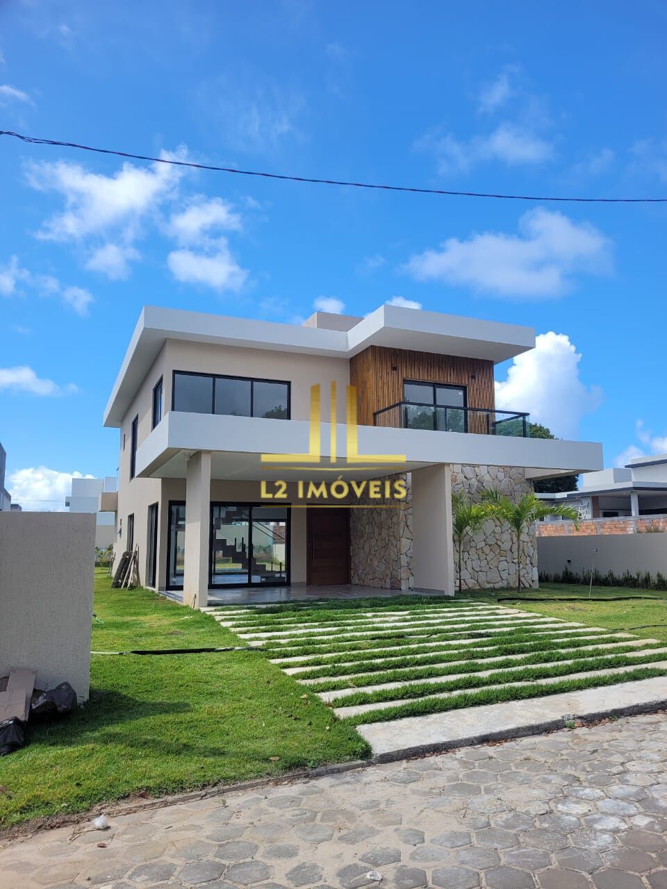 Casa de Condomínio à venda com 4 quartos, 242m² - Foto 2