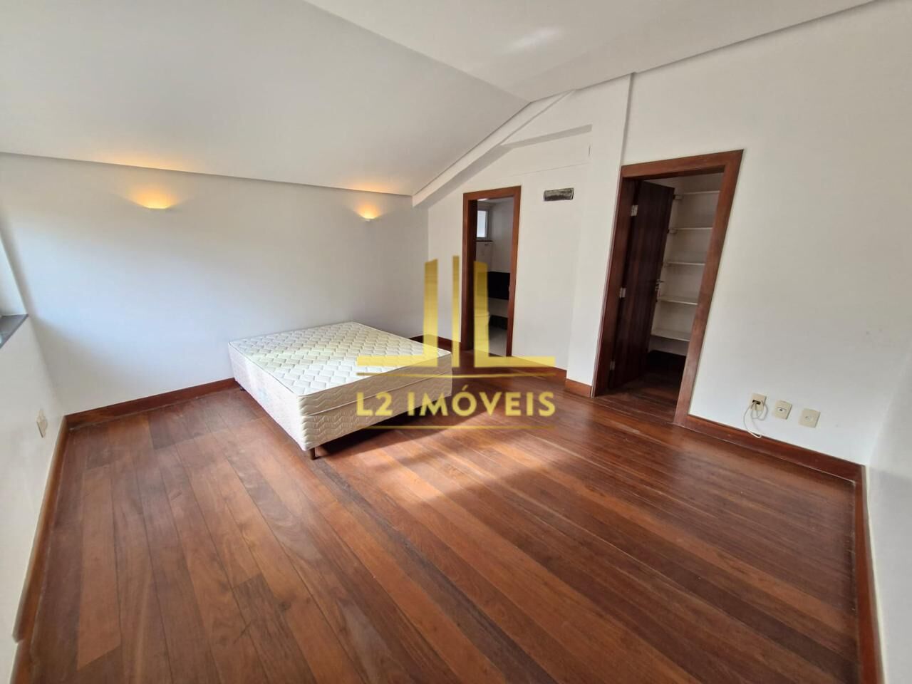 Casa à venda com 4 quartos, 560m² - Foto 9