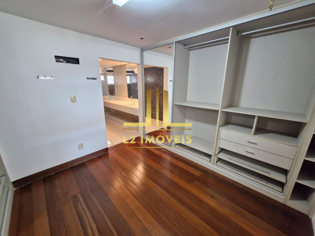 Casa à venda com 4 quartos, 560m² - Foto 10