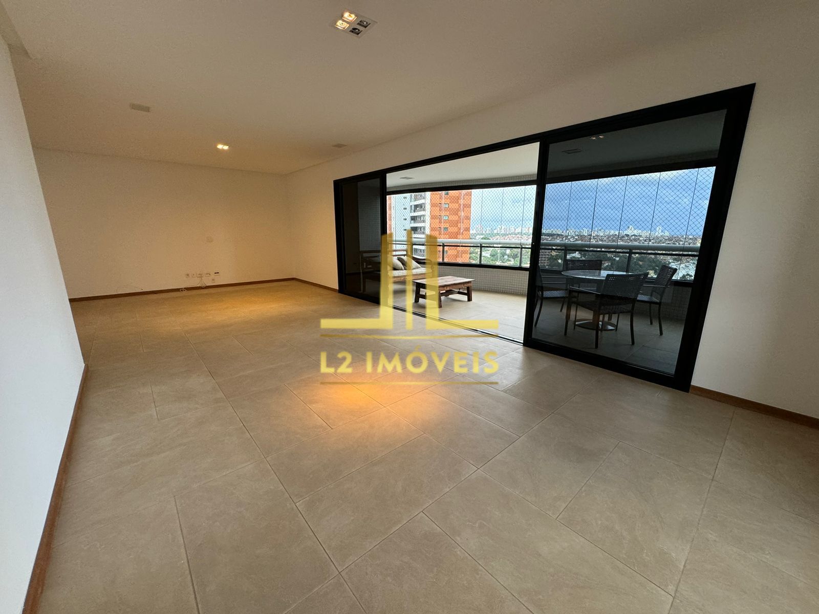 Apartamento à venda com 4 quartos, 236m² - Foto 4