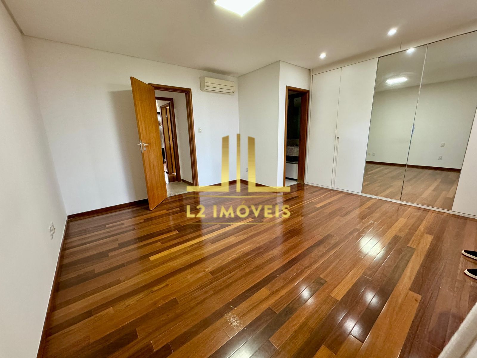 Apartamento à venda com 4 quartos, 236m² - Foto 8