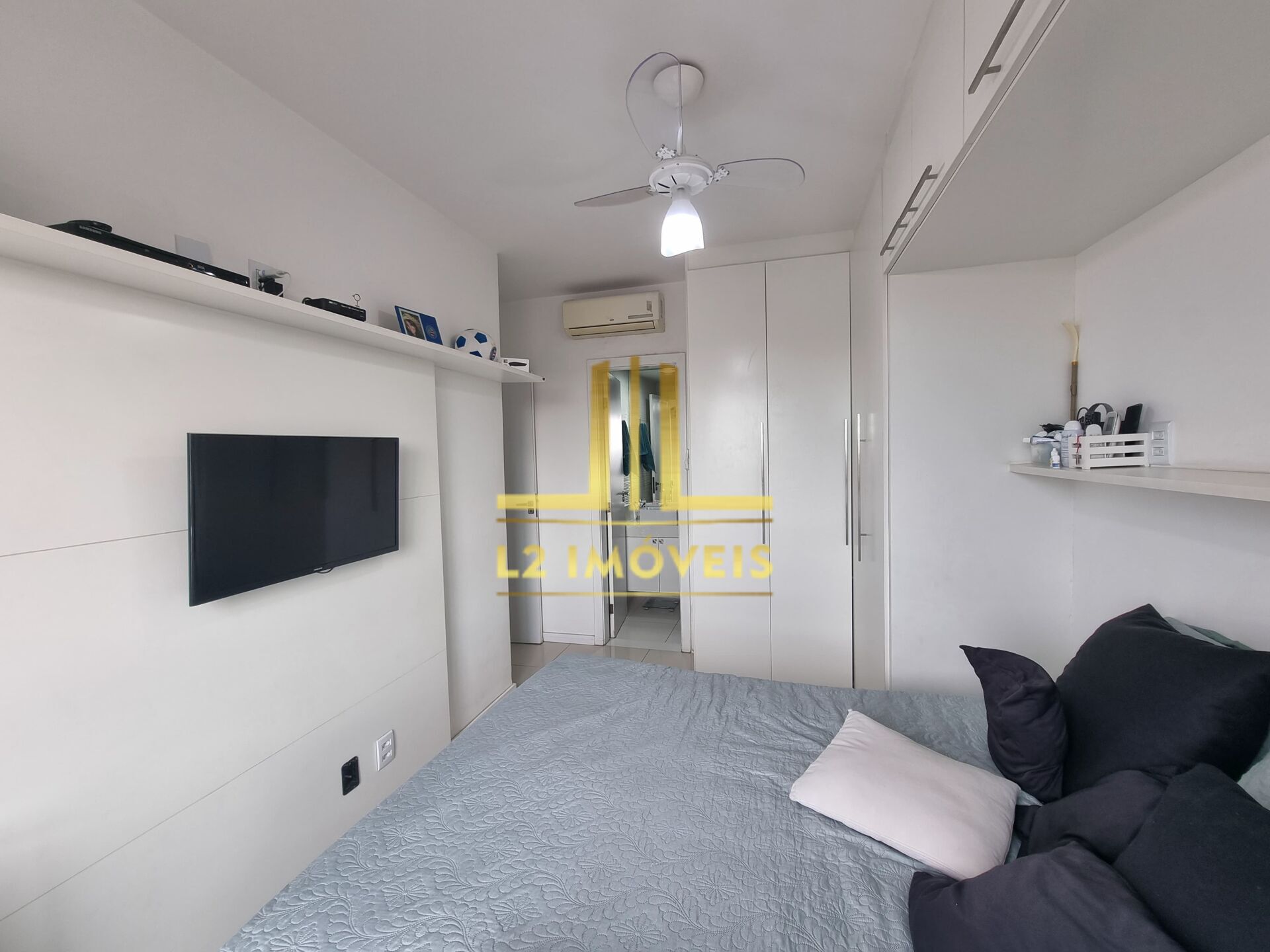 Apartamento à venda com 2 quartos, 75m² - Foto 13