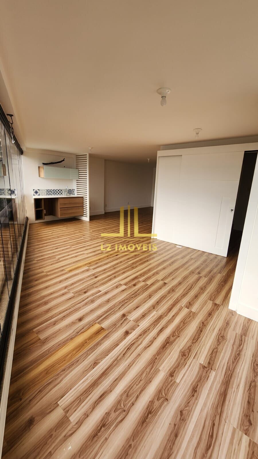 Apartamento à venda com 2 quartos, 98m² - Foto 2