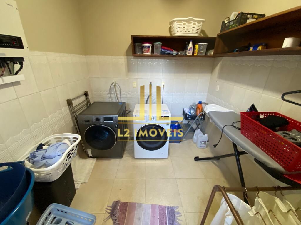 Casa à venda com 7 quartos, 300m² - Foto 41