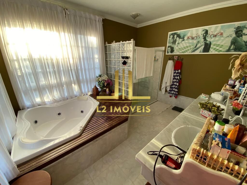 Casa à venda com 7 quartos, 300m² - Foto 42