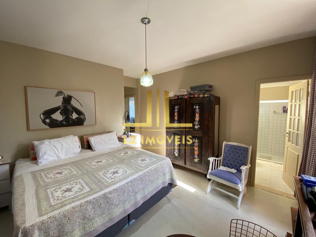 Casa à venda com 7 quartos, 300m² - Foto 25