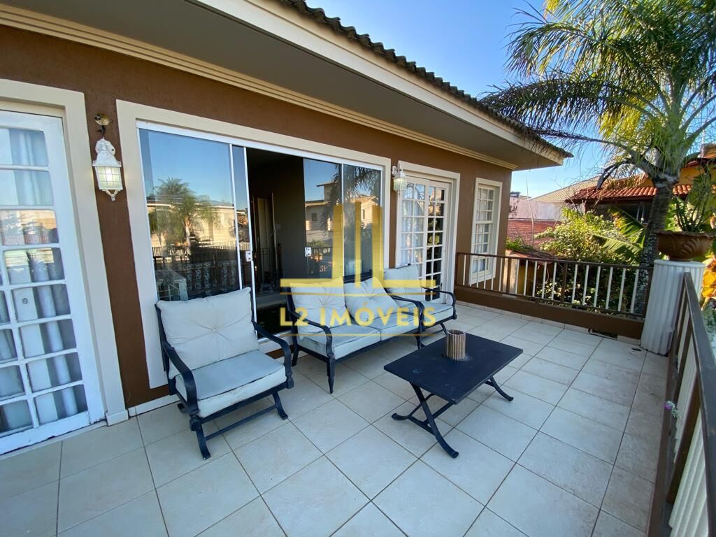 Casa à venda com 7 quartos, 300m² - Foto 4