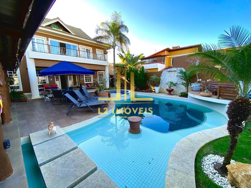 Casa à venda com 7 quartos, 300m² - Foto 2