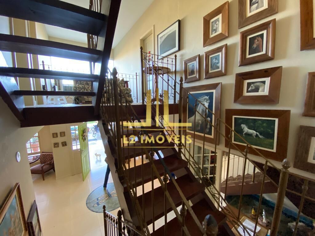 Casa à venda com 7 quartos, 300m² - Foto 21