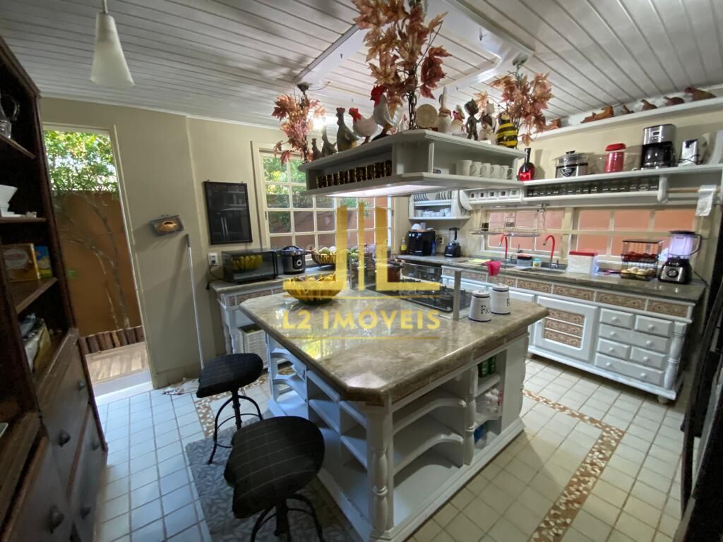 Casa à venda com 7 quartos, 300m² - Foto 39
