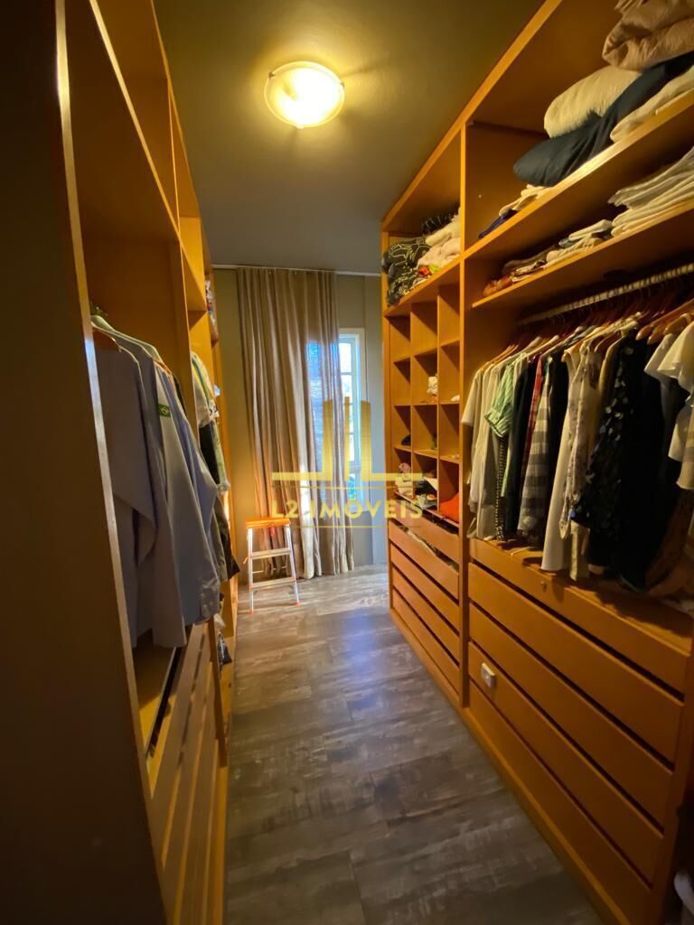 Casa à venda com 7 quartos, 300m² - Foto 33