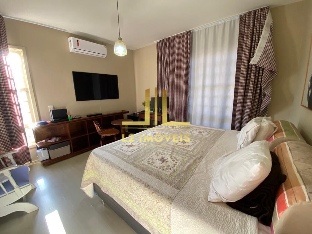 Casa à venda com 7 quartos, 300m² - Foto 24