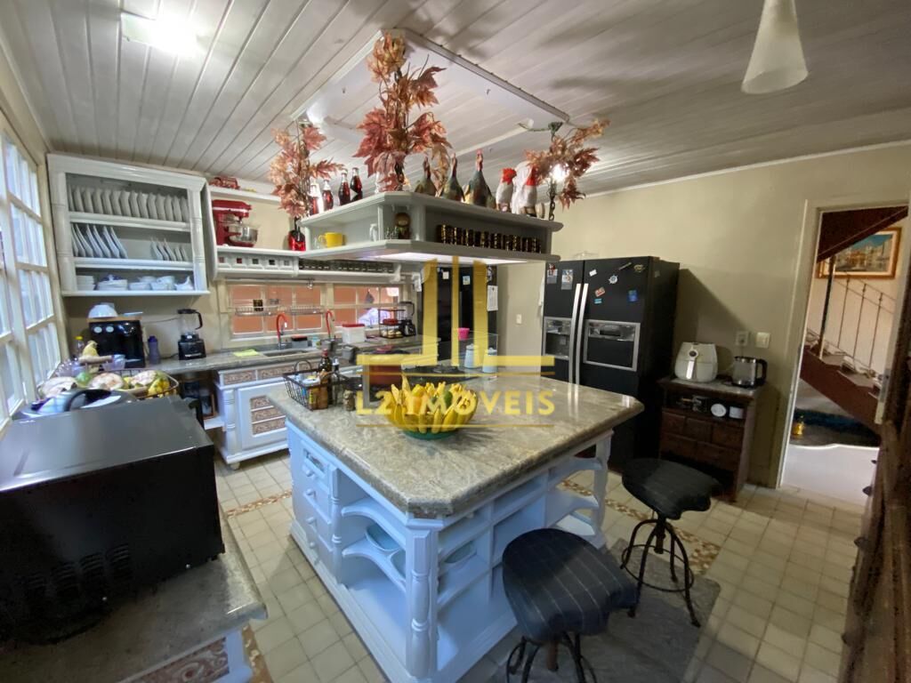 Casa à venda com 7 quartos, 300m² - Foto 38