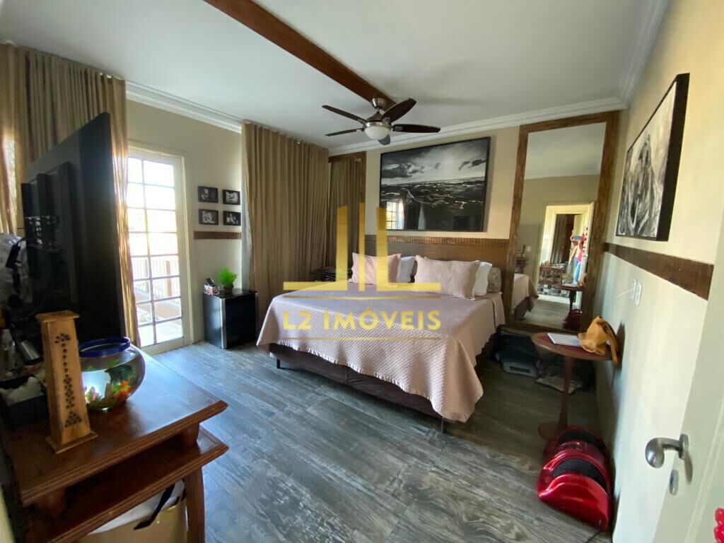 Casa à venda com 7 quartos, 300m² - Foto 27