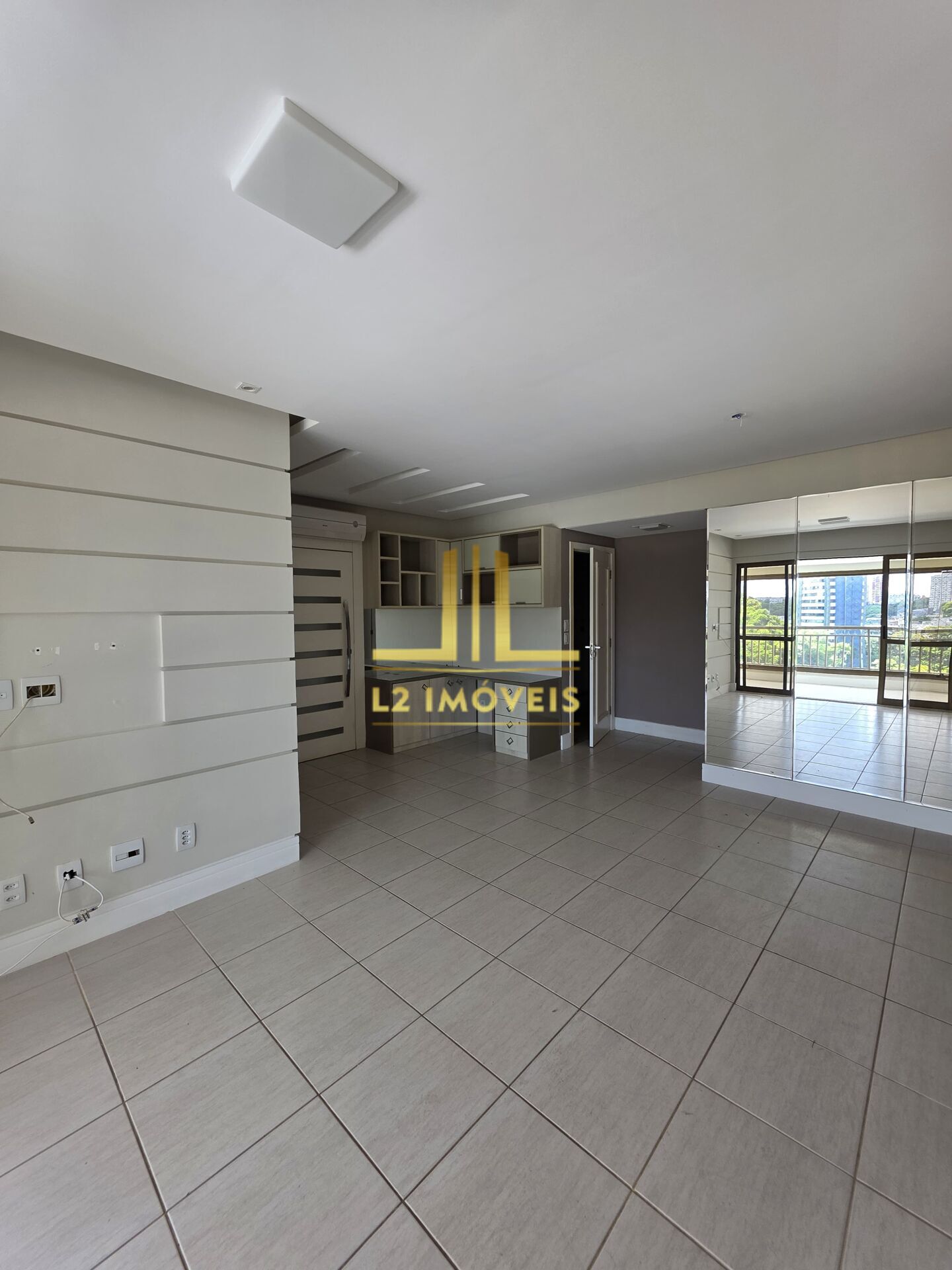 Apartamento à venda com 2 quartos, 105m² - Foto 1