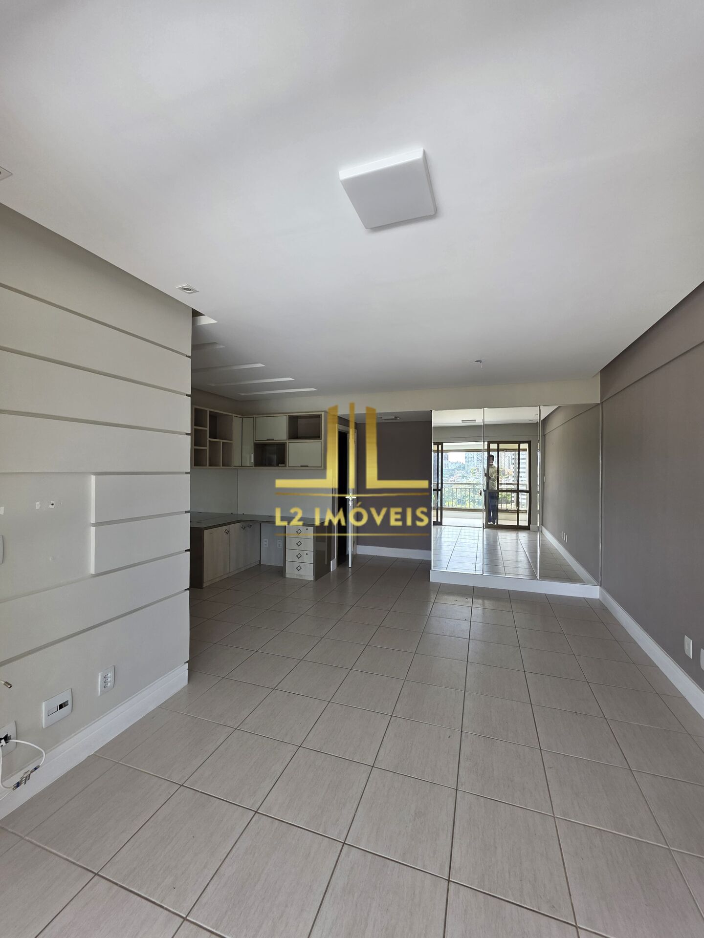 Apartamento à venda com 2 quartos, 105m² - Foto 2