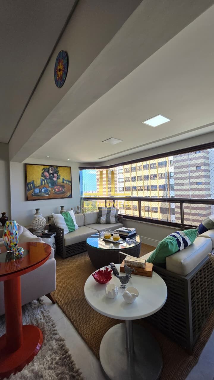 Apartamento à venda com 3 quartos, 225m² - Foto 2
