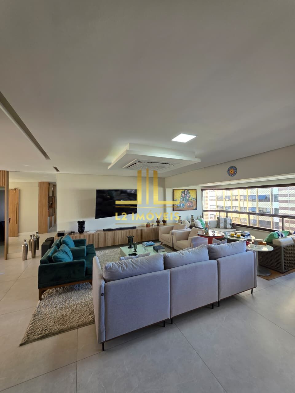 Apartamento à venda com 3 quartos, 225m² - Foto 3