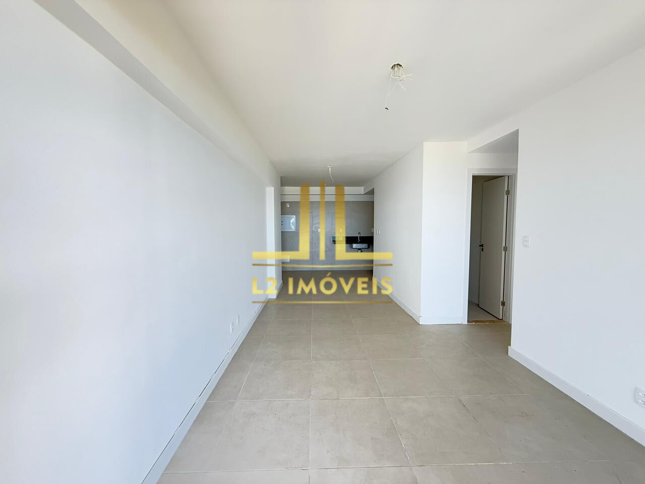 Apartamento à venda com 2 quartos, 70m² - Foto 2