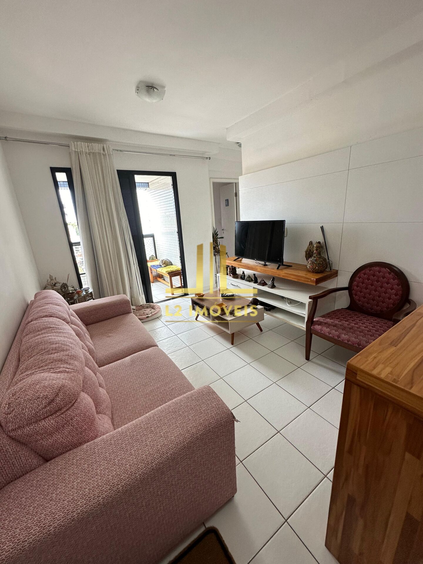 Apartamento à venda com 2 quartos, 64m² - Foto 2