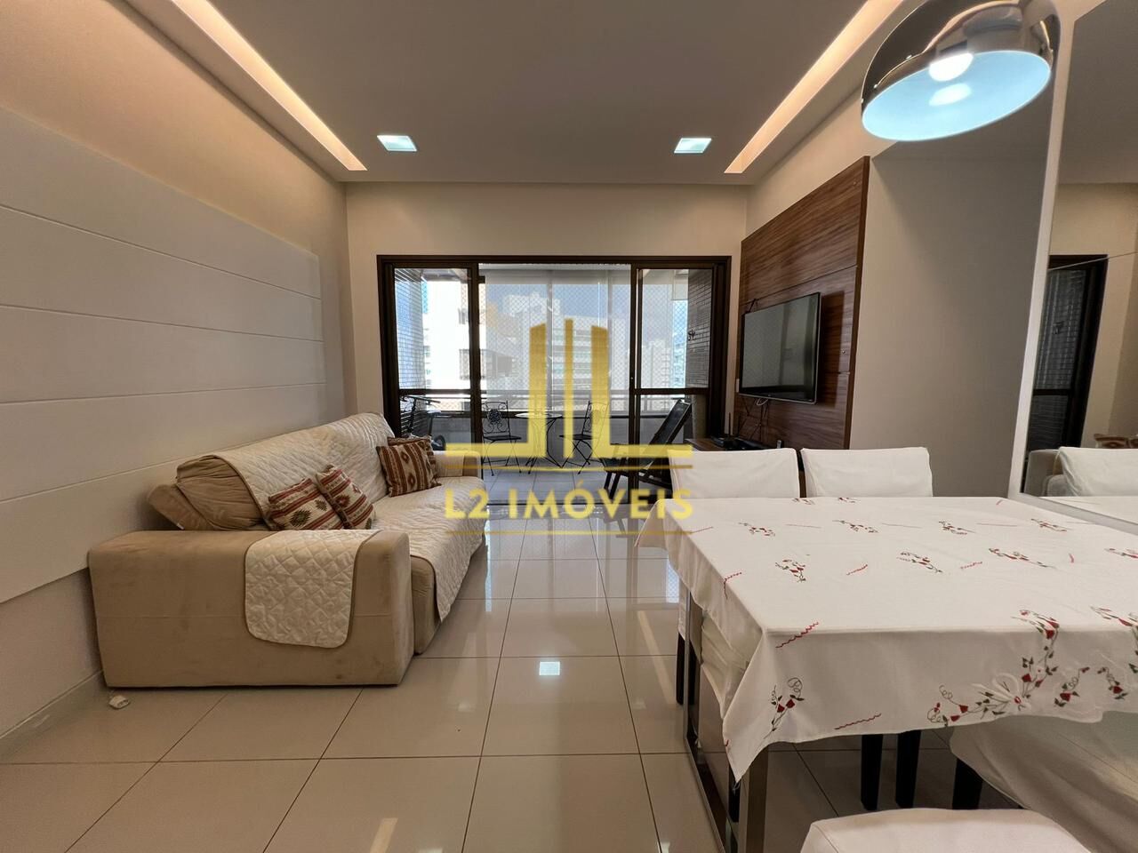 Apartamento à venda com 2 quartos, 79m² - Foto 1