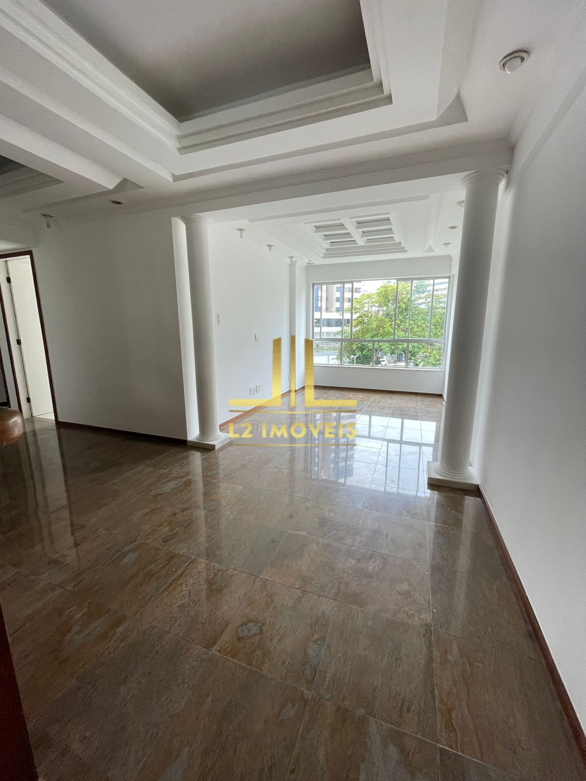 Apartamento à venda com 3 quartos, 93m² - Foto 2