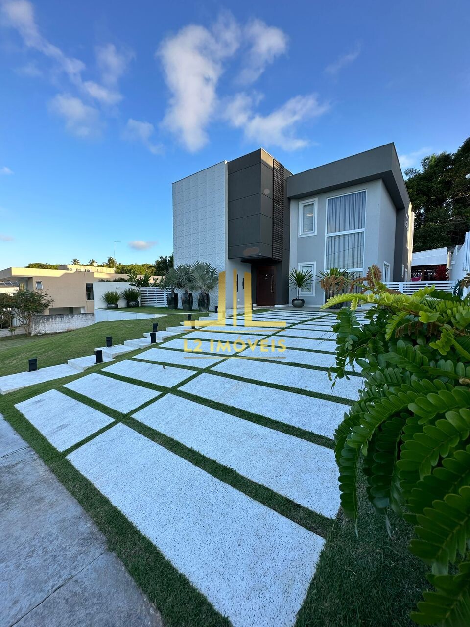 Casa à venda com 4 quartos, 225m² - Foto 1