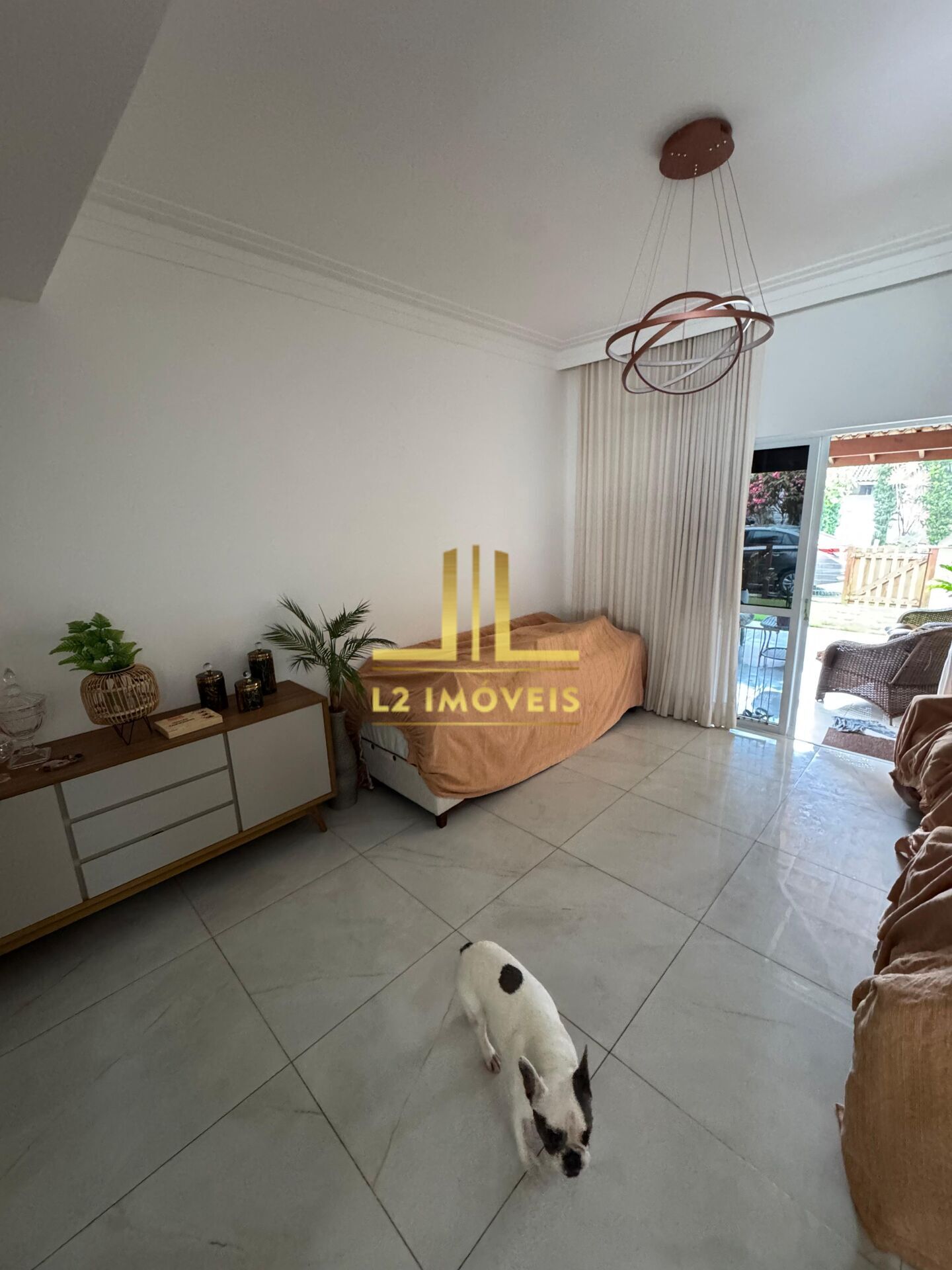 Casa à venda com 4 quartos, 250m² - Foto 1