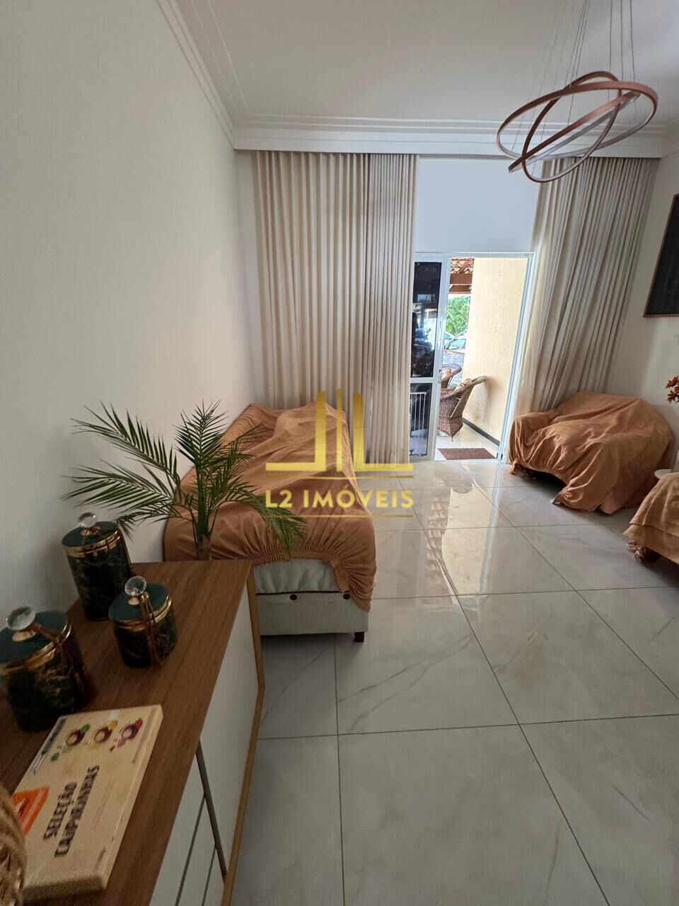 Casa à venda com 4 quartos, 250m² - Foto 2