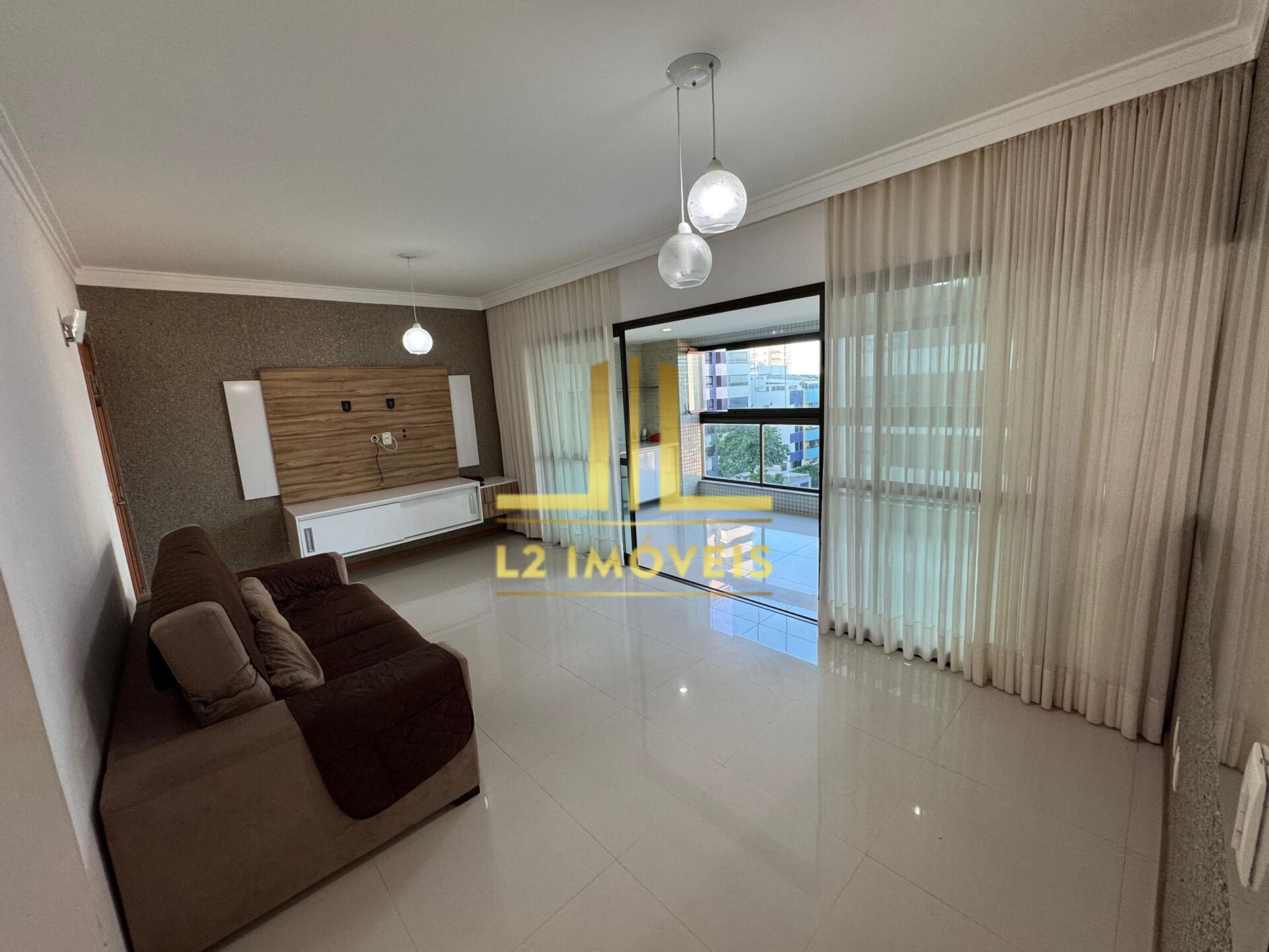Apartamento à venda com 3 quartos, 106m² - Foto 1