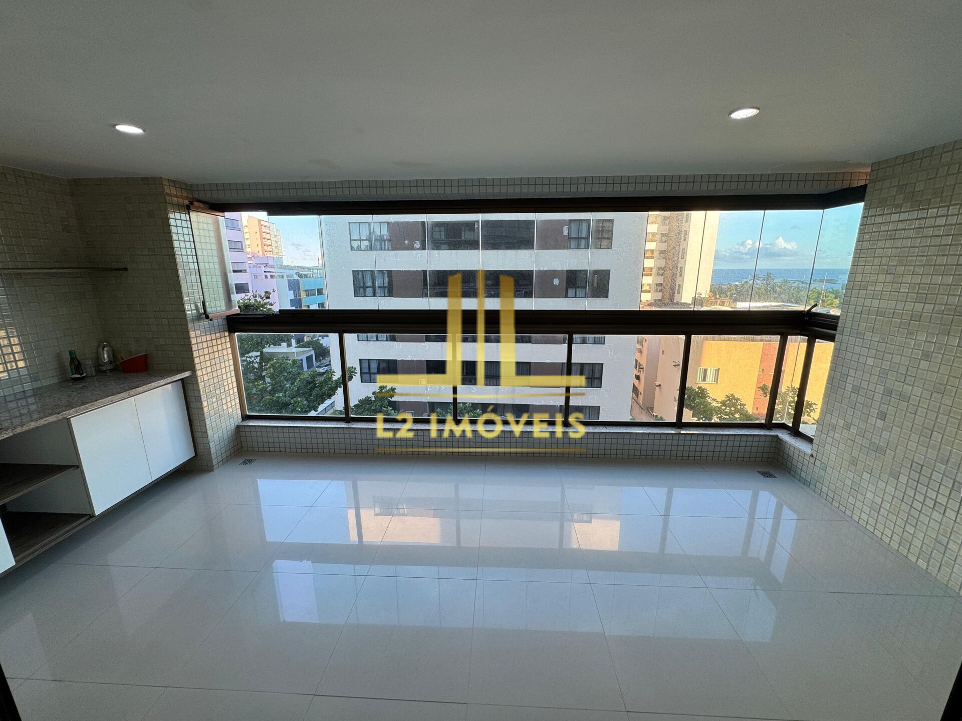 Apartamento à venda com 3 quartos, 106m² - Foto 3