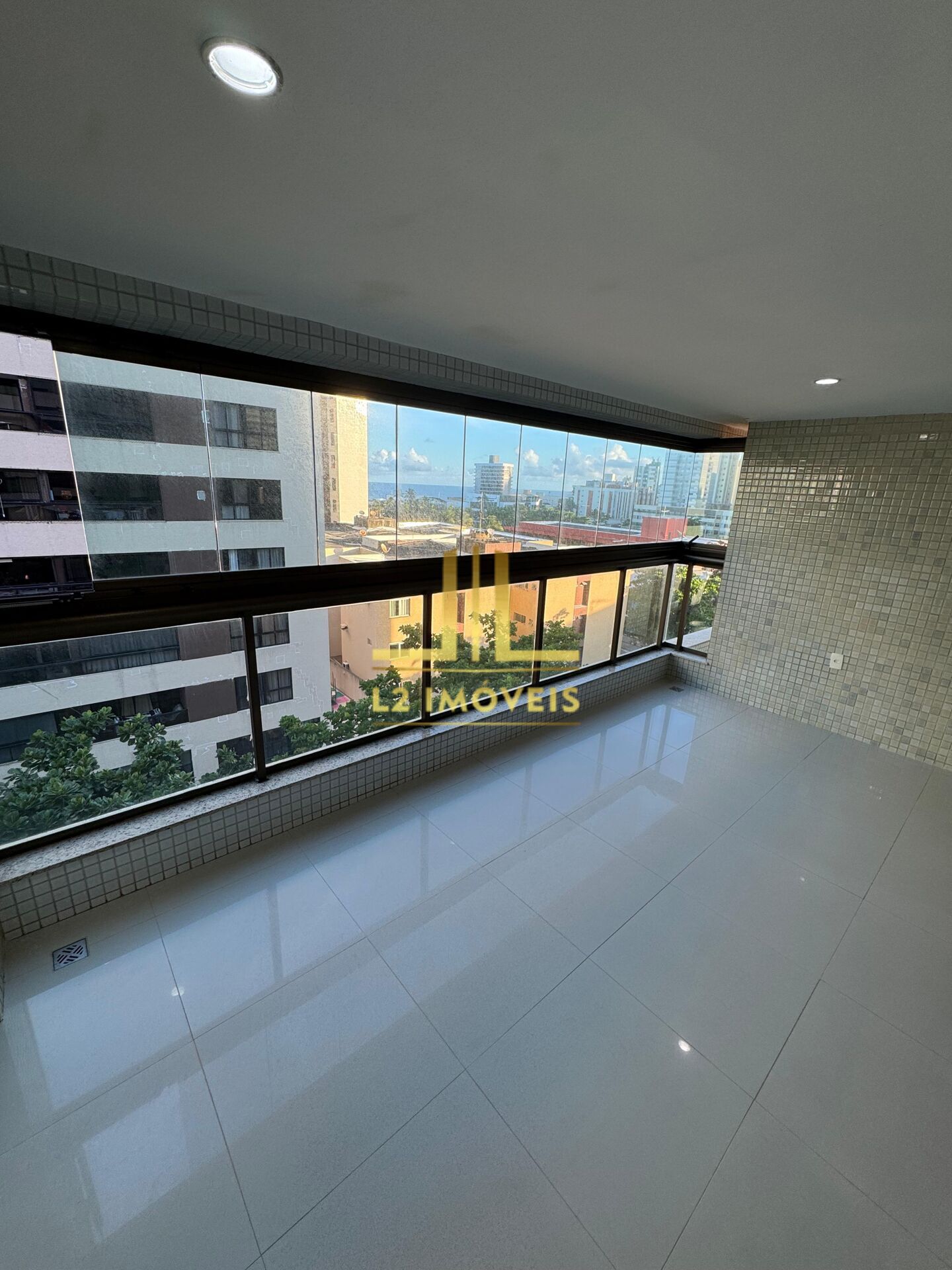 Apartamento à venda com 3 quartos, 106m² - Foto 4