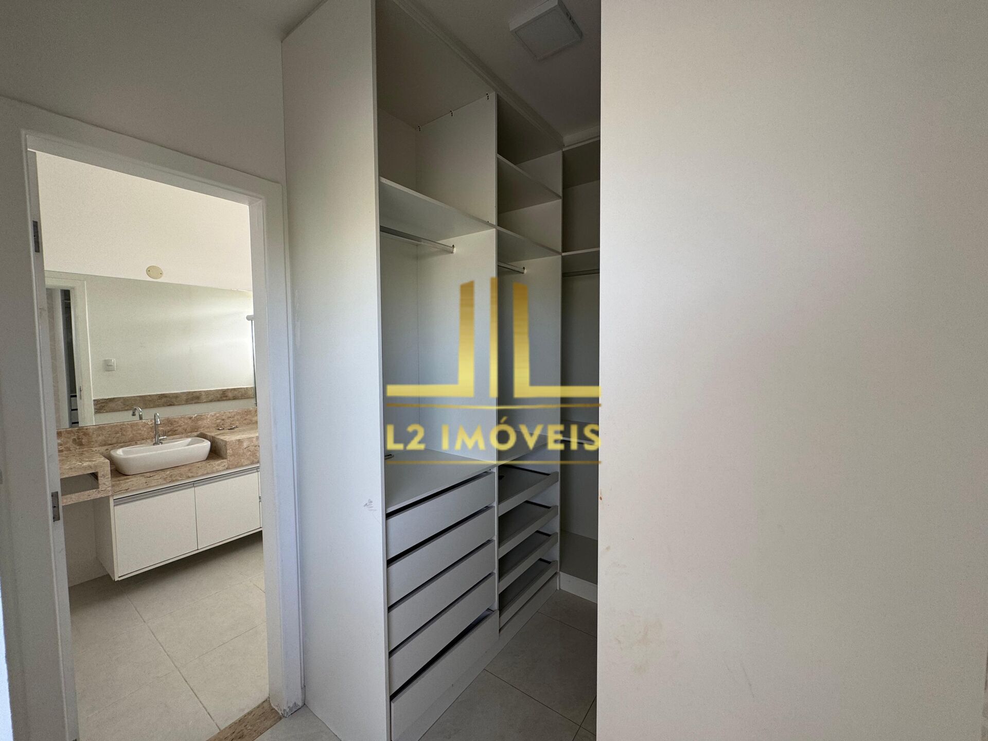 Casa para alugar com 3 quartos, 200m² - Foto 12